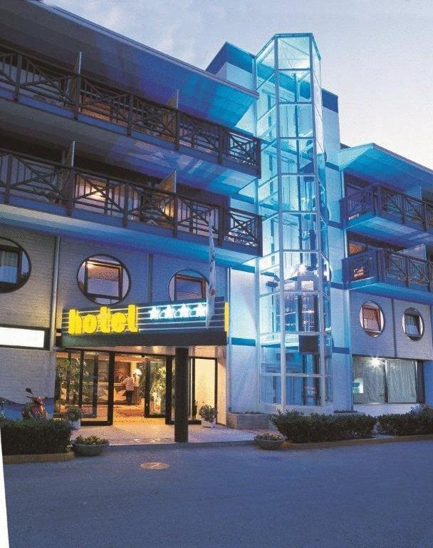 Marina Uno Hotel 4*